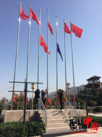 世界关公文化大讲堂在关公故里举行升旗仪式